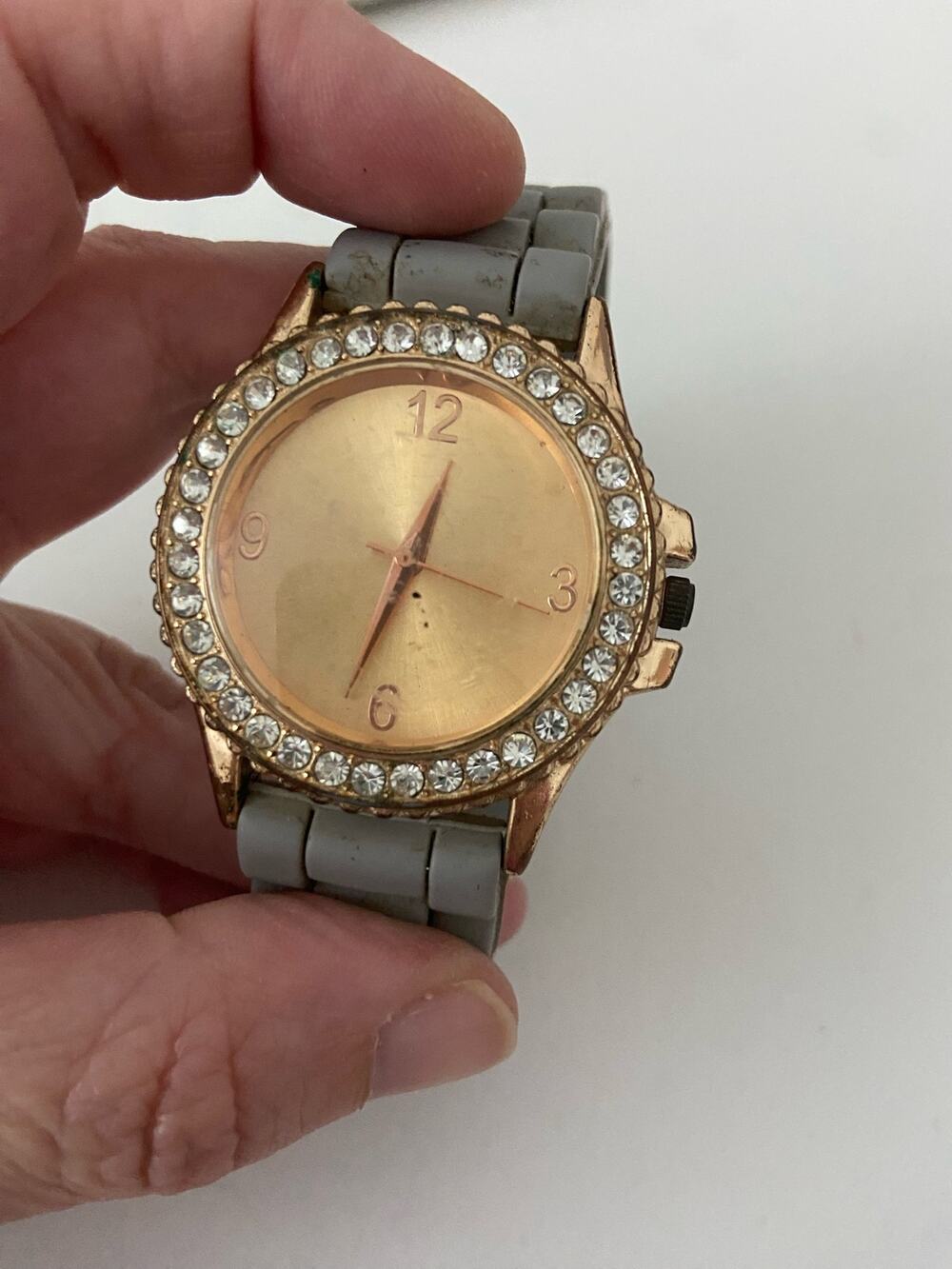 Wristwatch rose gold tone gray band